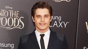 He is voiced by jim canning. The Flash Andy Mientus Says Gay Villain Pied Piper Is A Huge Step Forward Variety