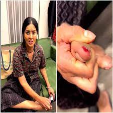 Sunny Leone Film Set: Sunny Leone gets hurt on movie set, posts video - The  Economic Times