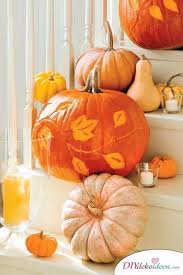 Deko Mit Kurbissen Im Herbst Uber 15 Dekoideen Fur Haus Und Garten Herbst Dekor Halloween Kurbis Kurbisse Anmalen