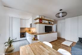 Appartement De 50 M2 A Paris Coup D œil Qui Habite Ici Un Jeune Couple Avec Un Futur Bebe Arc Appartement Paris Appartement Amenagement Petit Appartement