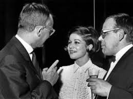 Jetzt meldet sich erstmals ihr sohn dominik zu wort und spricht über die letzten wochen seiner berühmten mutter. Alle Manner Lagen Ihr Zu Fussen Dieter Wedel Uber Seine Ex Hannelore Elsner