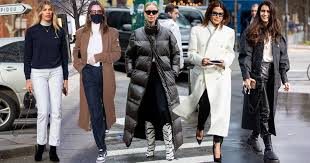 Abbiamo selezionato dallo street style 4 outfit per l'ufficio e i capi su cui puntare per replicarli nell' autunno inverno 2019. Come Vestirsi A Gennaio 2021 5 Nuovi Look Io Donna