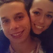 4 moms baby swing. Swing is Bluetooth enabled from phone, everything works,  but missing mobile. Seat can be removed and washed. The angle of the swing  can also be adjusted. My baby