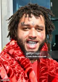 28 Photos & High Res Pictures