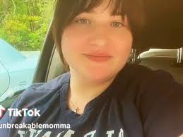 Madre es regañada en TikTok por llevar comida preparada a su hijo en los  restaurantes