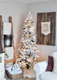 Use woods and metallics to provide a special mix. 3 Classic Color Themes For Your Christmas Tree
