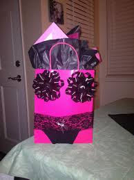 Pin By Gail Ramsay On Faca Voce Mesmo Bachelorette Gifts Bridal Shower Gifts Bachelorette Gift Bags