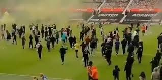 But, before the game at old trafford, fans have stormed the stadium. Lg1ylrktnwxzum