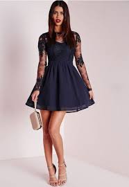 C Est La Saison Du Look Chic Et Choc Cette Robe Bleu Marine A Jupe Bouffante Et Manches Longues En Women Dress Online Long Sleeve Lace Short Blue Dress Formal