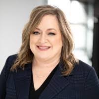 Kelly Ahlander's Instagram, Twitter & Facebook