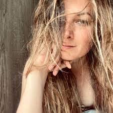 Linda Kriz's Instagram, Twitter & Facebook