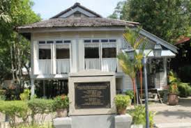 18 lorong kilang ais, off jalan pegawai. Rumah Kelahiran Mahathir Mohamad Portal Rasmi Pejabat Daerah Tanah Negeri Kedah