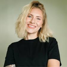 Miranda Boland's Instagram, Twitter & Facebook