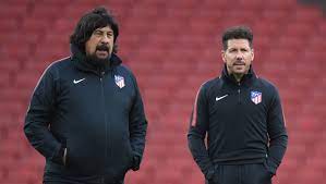 Emotivo homenaje al mono burgos en su despedida. Long Time Diego Simeone Assistant German Burgos I Texted Him After The Game Against Real Madrid But He Didn T Answer Football Espana