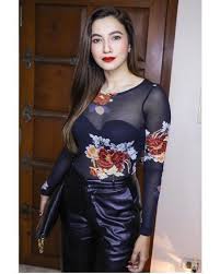 One Of The Most Stylish Celeb We Have Agree Https T Co Qykgewpk1x Team Firstbuzz Realfirstbuzz Firstbuzz Bollywood Actres Gauhar Khan Stylish Celebs