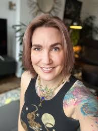 Sherry Foley's Instagram, Twitter & Facebook