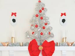 Create a festive entrance with these christmas door decorations. Modern Christmas Decorating Themes Hgtv