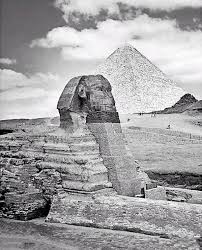 تمثال أبو الهول وقت الحرب العالميه الثانيه تم تدعيم الرأس لمنع سقوطها Pyramids Egypt Old Egypt Egypt