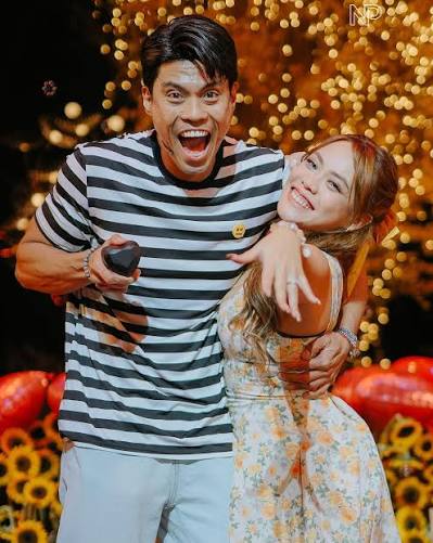 CONGRATULATIONS | Celebrity couple Kim Molina and Jerald Napoles are  officially engaged! Returning to the PETA Theater, where their love story  began, Napoles took the stage to surprise Molina with a heartfelt