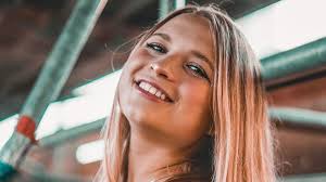 The star, best known for playing marybeth elliott in gone girl, as well as bonnie in the tom cruise. Gastrolle Bei Unter Uns So War S Fur Webstar Lisa Kuppers Promiflash De