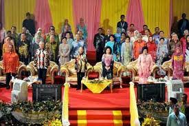 Raja dan rakyat berpisah tiada. 2