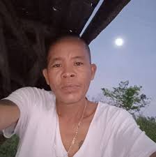 Psst! The secret is out! A new way to stay #BangongNonStop is here! Ang  paborito mong scents ng #LewisandPearlScentShop, nasa spray bottles na! 👍  Get yours now para presko at fresh ka