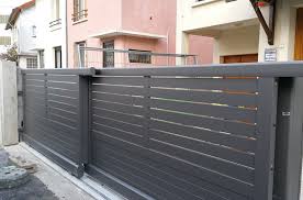 Vous Manquez De Place Pour Installer Un Portail Coulissant A2p Tuquet Vous Propose Le Portail Telesco Portail Coulissant Portail Portail Coulissant Electrique