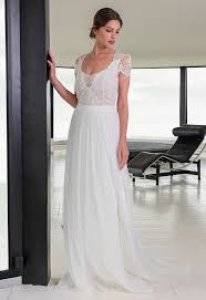 La maison de diane est une boutique de mariage située à nice, elle proposent tout types de robes, robe de mariée, de soirée,demoiselle d'honeure, etc. Robe De Mariee Boheme Et Champetre Chic En Dentelle Fine Et Tulle Plisse Robe Mariee Boheme Robe De Mariee Mariee Boheme