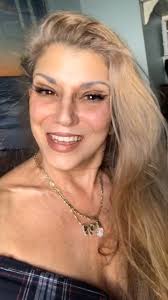 Dee Cameron's Instagram, Twitter & Facebook