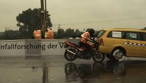 Watch motogp, moto2 and moto3 qualification and race streams on your pc, tablet or phone. Motorrad Crashtest Unfall Und Unfallstudie Mit Video