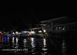 Kerana ketika anda akan dihiasai dengan pemandangan dan pencahayaan yang sangat mempersonakan. Melaka River Cruise 2020 Location Timings Ticket Price Route Panda Reviewz Discovering The Best Of Food Travel