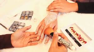 Cocok untuk para pengantin di hari pernikahan. Tren Warna Hingga Motif Gambar Henna Reborn Project Media