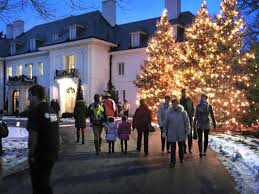 A Christmas Bucket List Fun Things To Do Around Indianapolis For The Holidays Holiday Indianapolis Holiday Activities