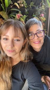 Can someone remove the glint from these glasses?