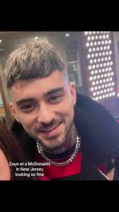 Ahhhh he looks so good #zayn #zaynmalik #foryoupage #foryou #fyp  #zaynmalikedit