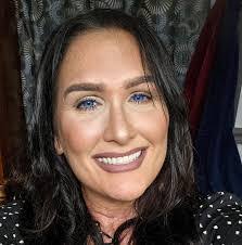 Lisa Gilliard's Instagram, Twitter & Facebook