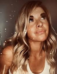 Becky Hans's Instagram, Twitter & Facebook