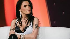 Este o actriță, cântăreață și. Oana ZÄƒvoranu FÄƒrÄƒ OperaÈ›ii Estetice Cum ArÄƒta Bruneta La 26 De Ani Fanii Au RÄƒmas MascÄƒ Foto Stirescu Ro