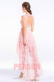 La robe courte avec traîne permet de s'offrir une robe de princesse avec un traîne longue et romantique sans pour autant aller vers un modèle trop traditionnel. Robe Chic Courte Devant Longue Derriere Cocktail Encolure Illusion En Dentelle Jmrouge Fr