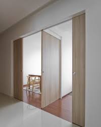 an architect s stylish new home in singapore schuifdeur binnendeuren ramen en deuren