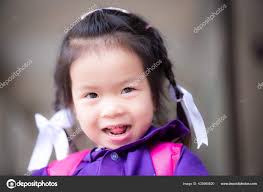 Boca Bebe Saca Lengua Meses La Aversión De Su Bebé A Alimentarse Con  Biberón De Rowena