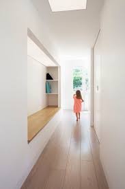 Wie Die Flurgestaltung Modern Und Funktional Durch Eine Sitzbank Wird Modern Garderoben Eingangsbereich Neues Zuhause