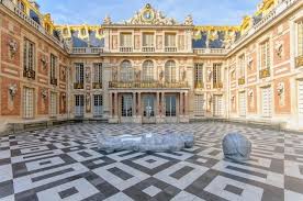 În franceză chateau de versailles) este un castel regal construit la versailles, în franța. Aici PoÅ£i SÄ IÅ£i Petreci VacanÅ£a Ca Un Rege Hotel Deschis In Palatul Versailles 1700 De Euro Camera Dcnews