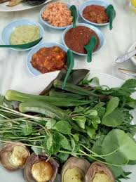 Pada 11 januari 2014 yang lalu, suatu program yang dipanggil pesta makanan tradisional lenggong 2014 telah berlangsung di dataran lenggong, lenggong perak. 15 Aktiviti Menarik Di Kuala Kangsar Lenggong Kakitravel Net