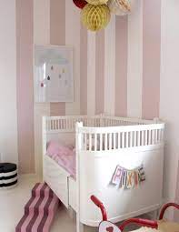 Wandfarbe Kinderzimmer Babybett Rosa Weiss Streifen Kinder Zimmer Wandfarbe Kinderzimmer Kinderzimmer