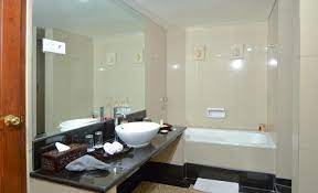 Bath tub di area kamar mandi area washtafel toilet di area kamar mandi. The Jayakarta Yogyakarta Hotel Spa Yogyakarta Updated 2021 Prices