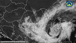 Un ciclon se îndreaptă spre românia. Romania LovitÄƒ De Un Ciclon Format In Marea NeagrÄƒ Ce Fenomene Extreme Va Aduce