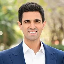 Avi Simon's Instagram, Twitter & Facebook