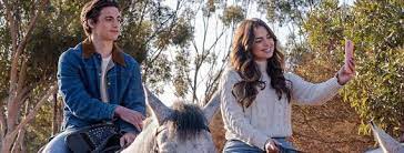 Em excesso, em exagero, excessivamente, muito, muitíssimo, além da conta, em demasia, demasiadamente. Jr2nwdasuu Qgm