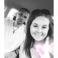 What type of wire is best for keeping predators out of quail enclosures?